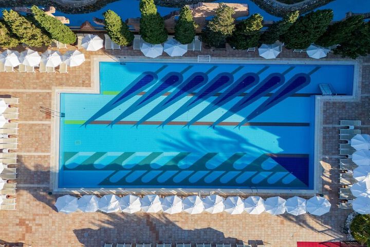Pool 45 of 160