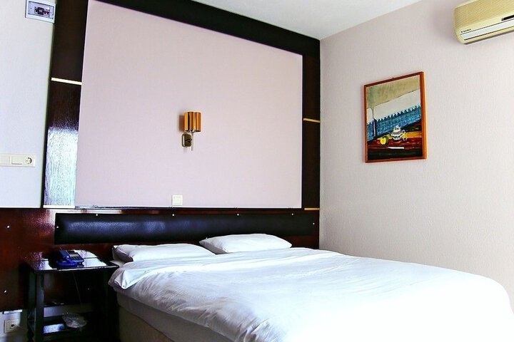 Room 4 of 23