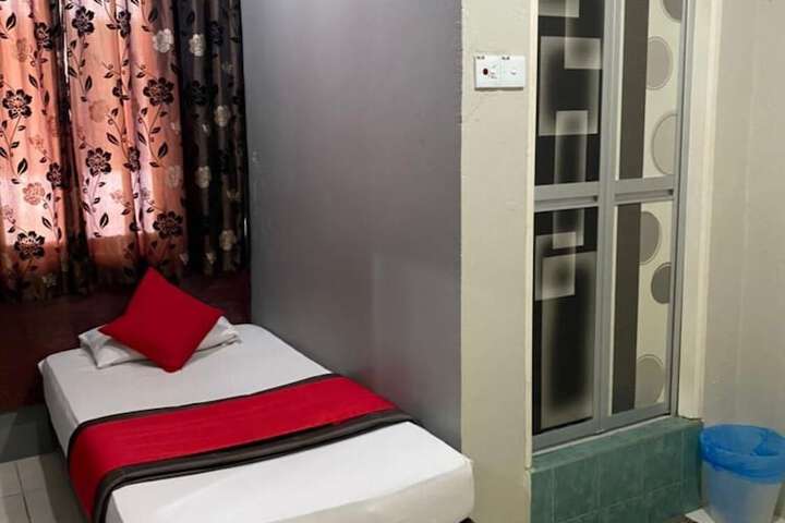 Room 8 of 18