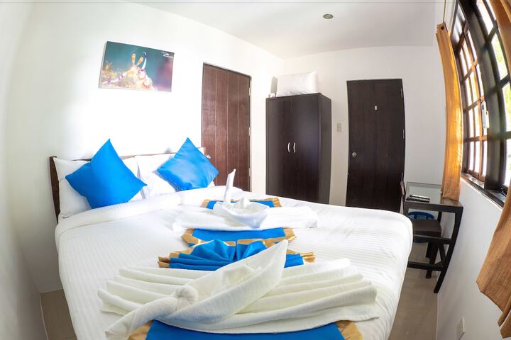 Room 6 of 33
