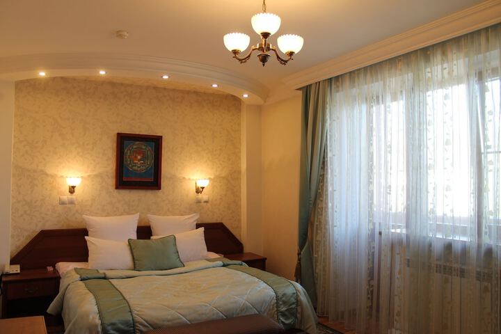 Room 10 of 37