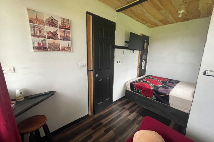Room 4 of 19