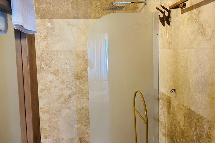 Room 47 of 120