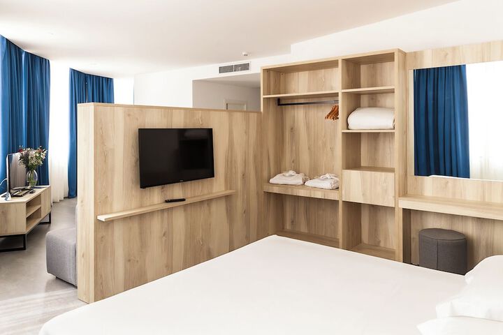 Room 17 of 67