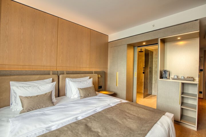 Room 7 of 72