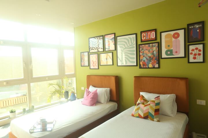 Room 4 of 25