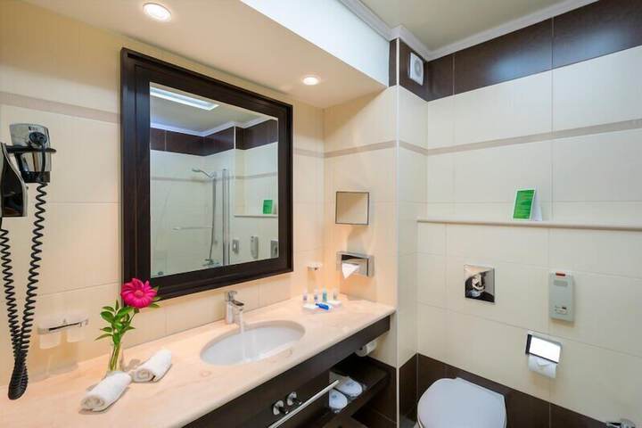 Room 42 of 117