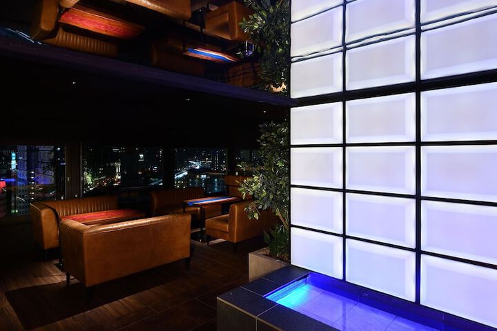 Lounge 92 of 104