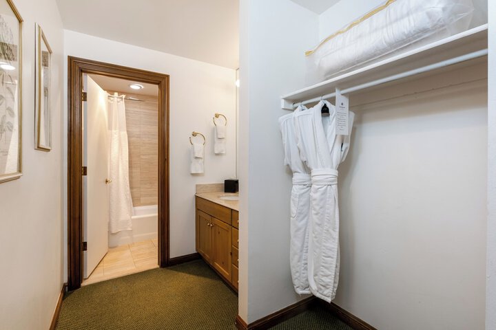 Room 33 of 66