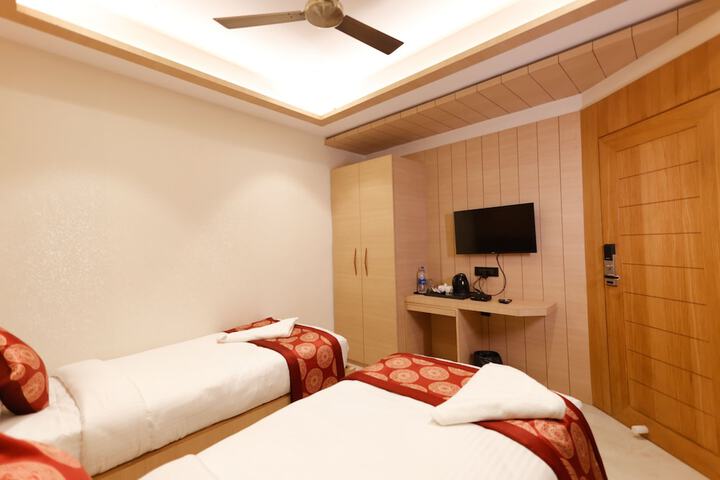Room 9 of 29