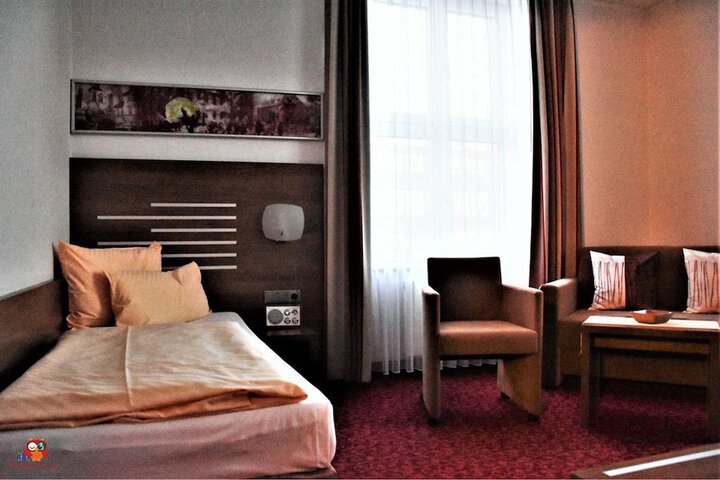 Room 8 of 28