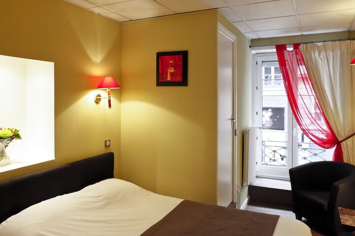 Room 4 of 43