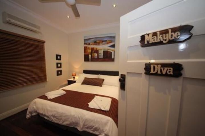 Room 11 of 32