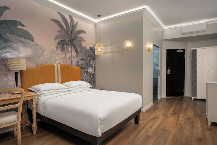 Room 15 of 115