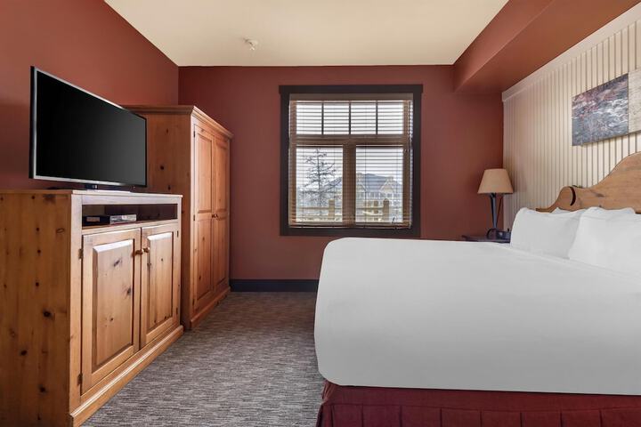 Room 18 of 102