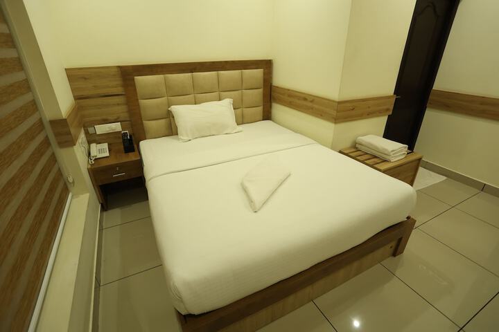 Room 3 of 63