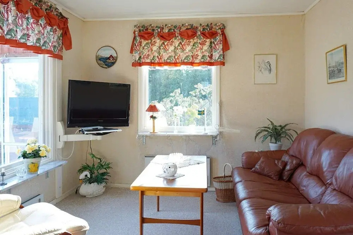 Room 3 of 12