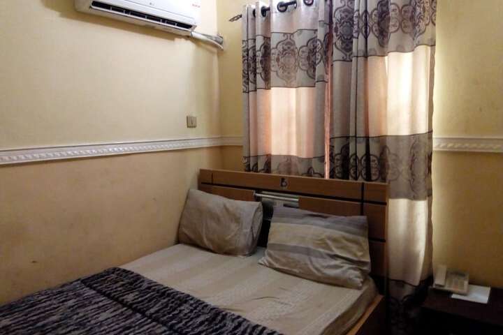Room 12 of 38
