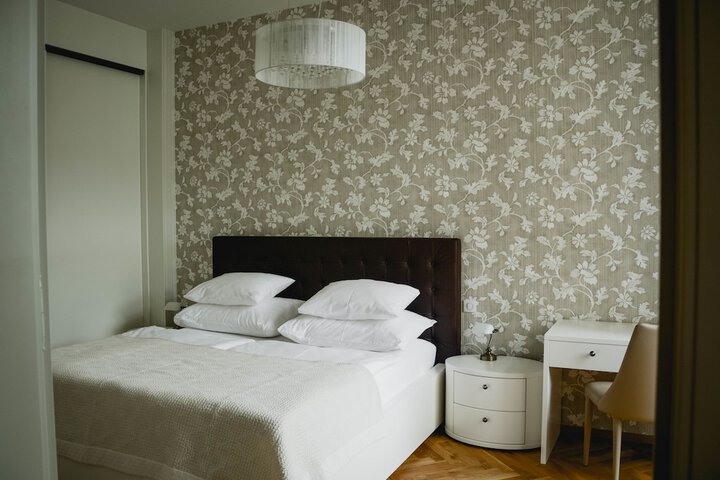 Room 3 of 70