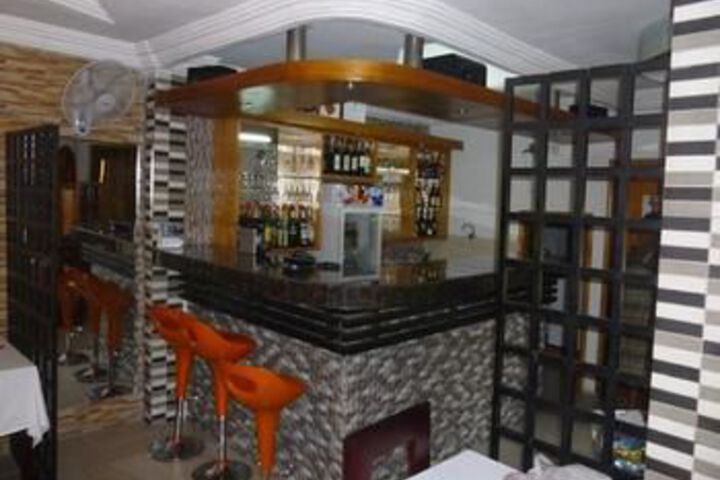 Lounge 9 of 16