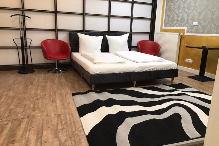 Room 16 of 34