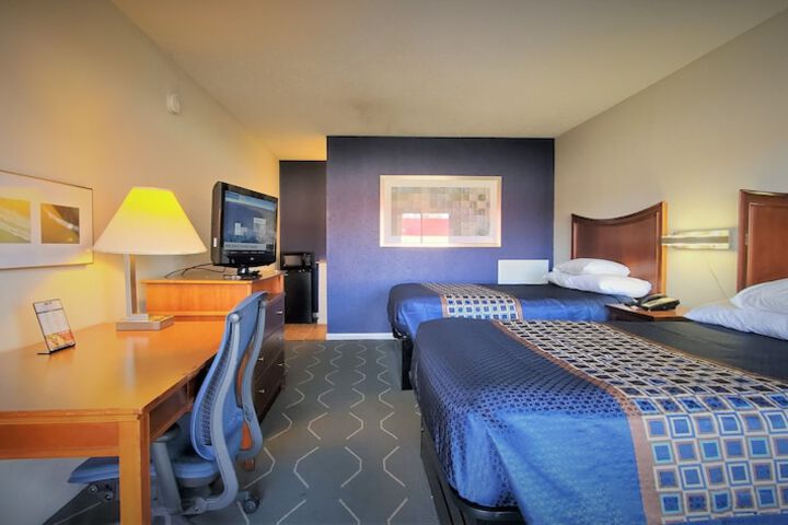 Economy Room 2 Double Beds (1 of 6)