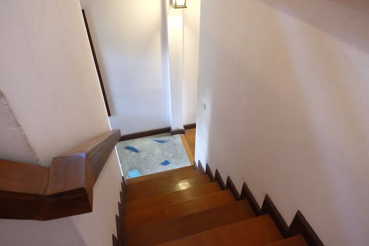 Room 30 of 65