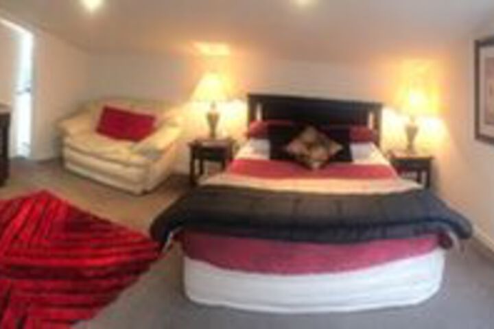 Room 10 of 18