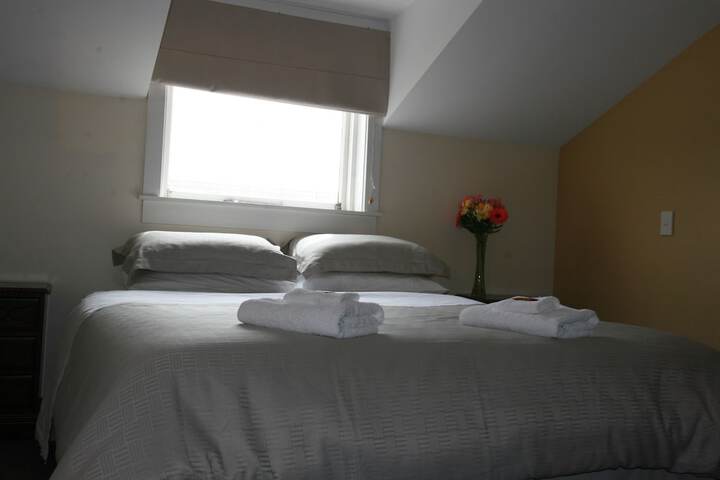 Room 6 of 60