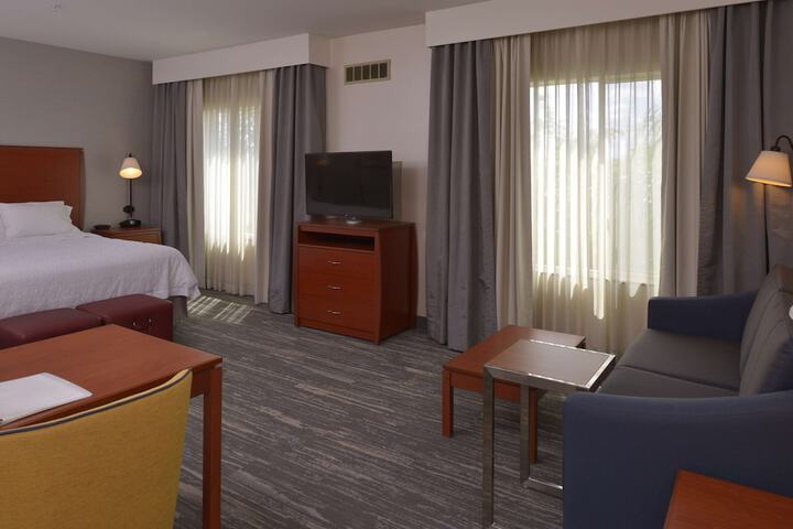 1 King Bed (5 of 13)