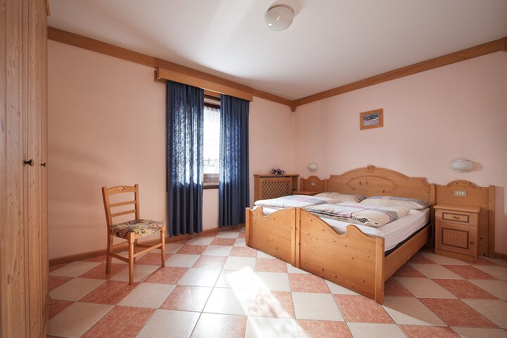 Room 4 of 28