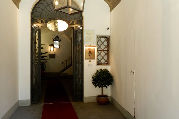 Ballroom/Hall 84 of 98