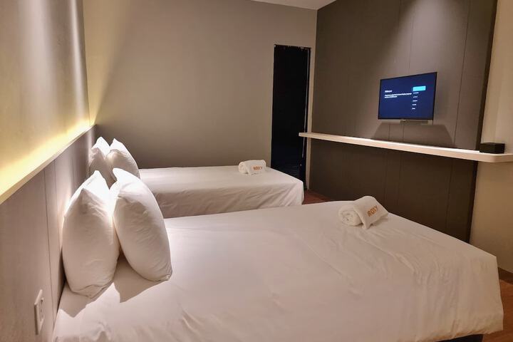 Room 13 of 25