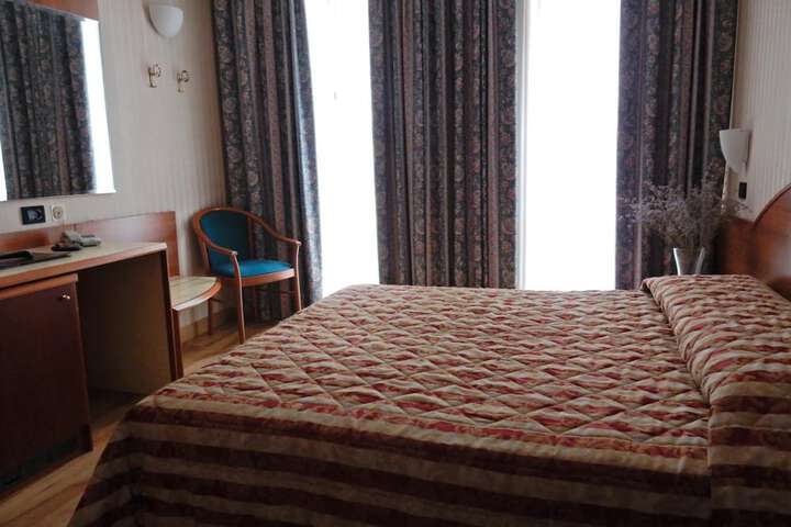 Room 17 of 42