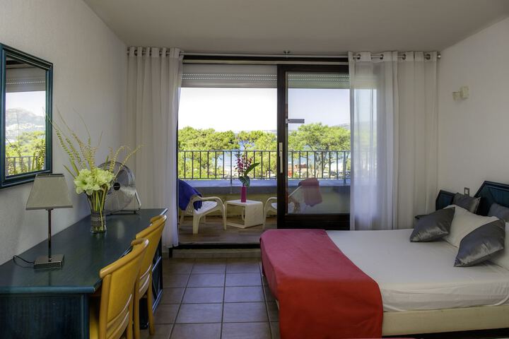 Room 3 of 48