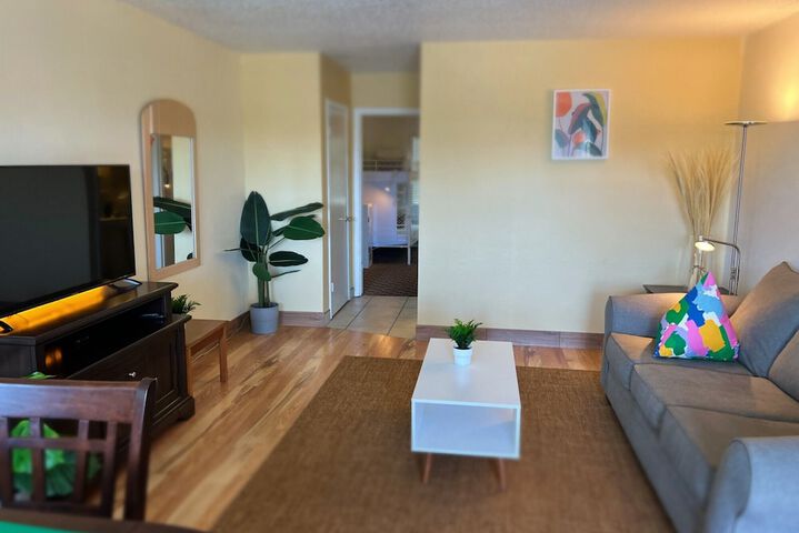 Room 10 of 33
