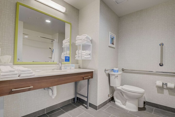 1 King Mobility Accessible with Tub (17 of 18)