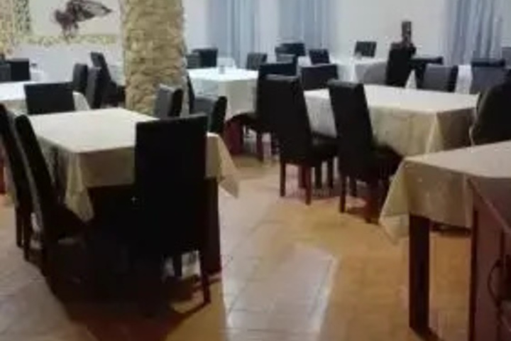 Dining 8 of 9