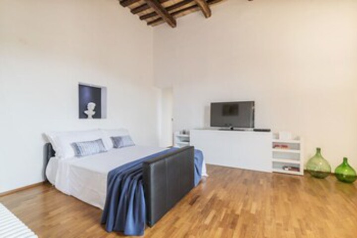 Room 16 of 34