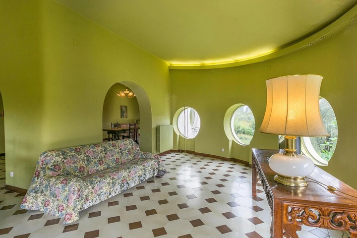 Room 2 of 17