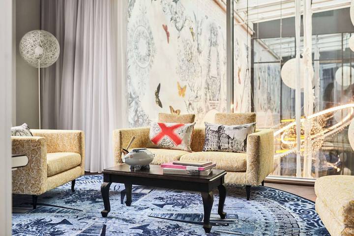 Guest Lobby