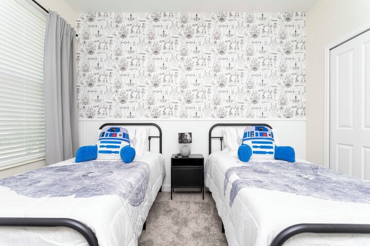 Room 8 of 144