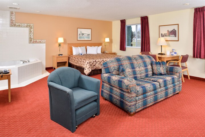 1 King Bed (2 of 14)