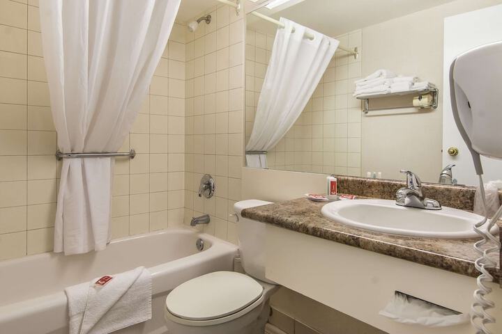 2 Double Beds (2 of 6)