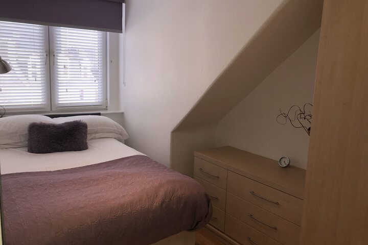 Room 6 of 37