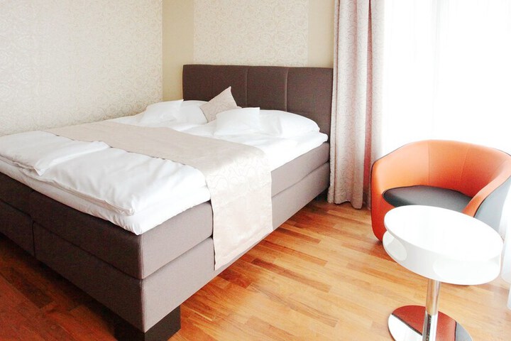 Room 17 of 32