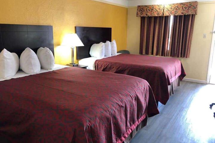 2 Queen Beds (14 of 15)