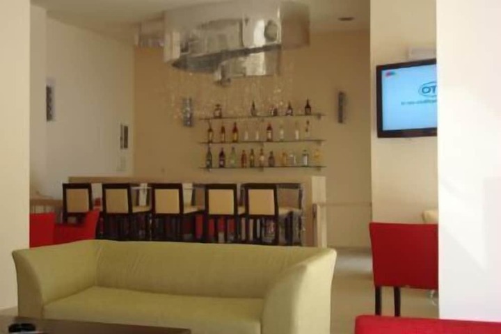 Lounge 132 of 159
