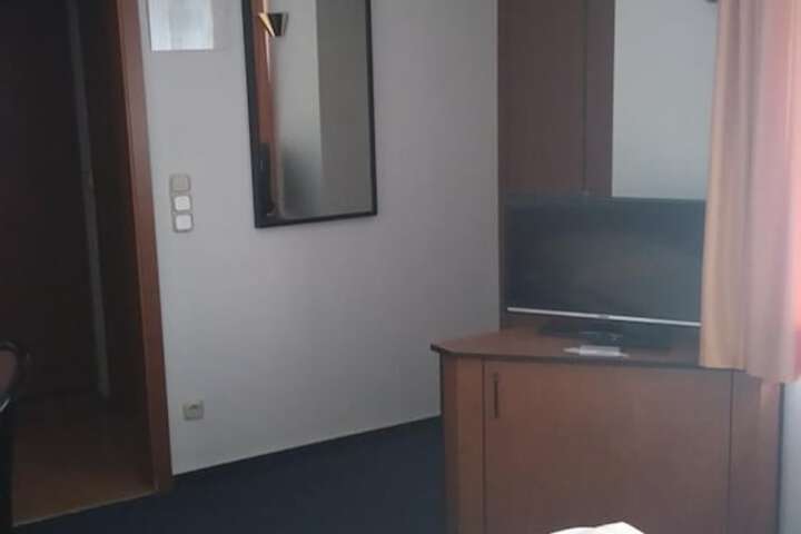 Room 22 of 38