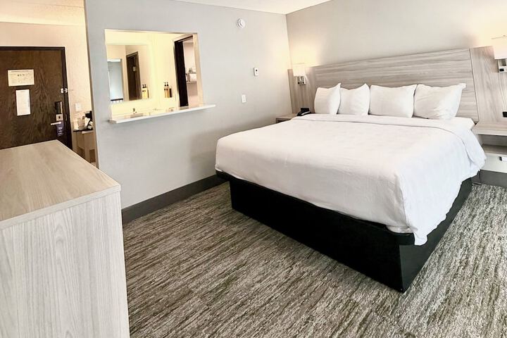 Room 33 of 100